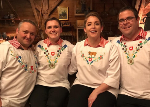Jodlerquartett mit Sandra, Janine, Carlo und Frowin