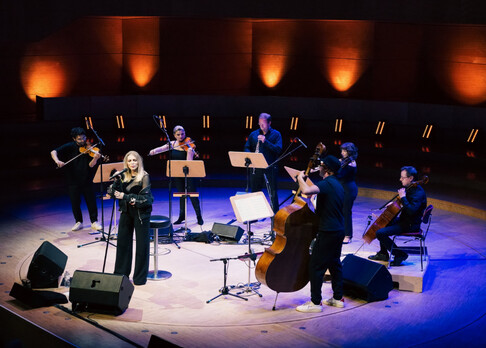 MIKIS Takeover! Ensemble begleitet Pop-Künstler