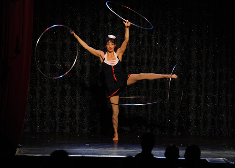 Luzia Bonilla: Hula Hoop
