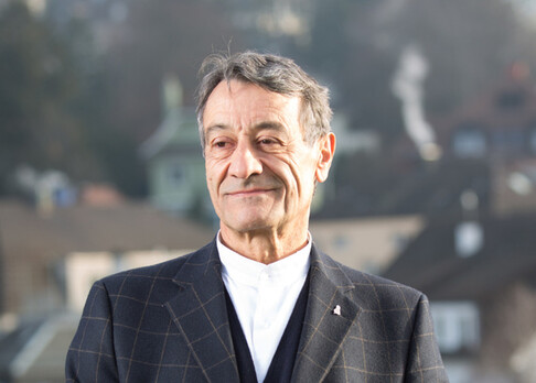 Peter Hüseyin Cunz: Rezitator im Chorwerk The Armed Man