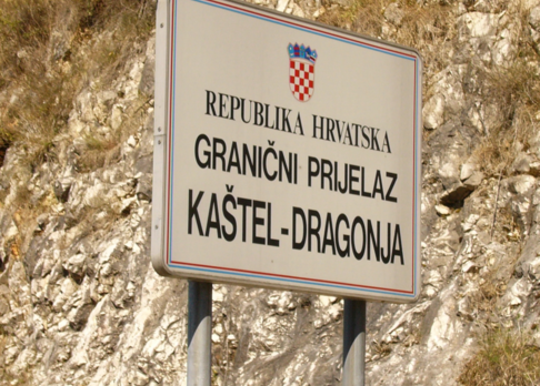 Kaštel, über diese Grenze reisen die meisten Touristen nach Istrien